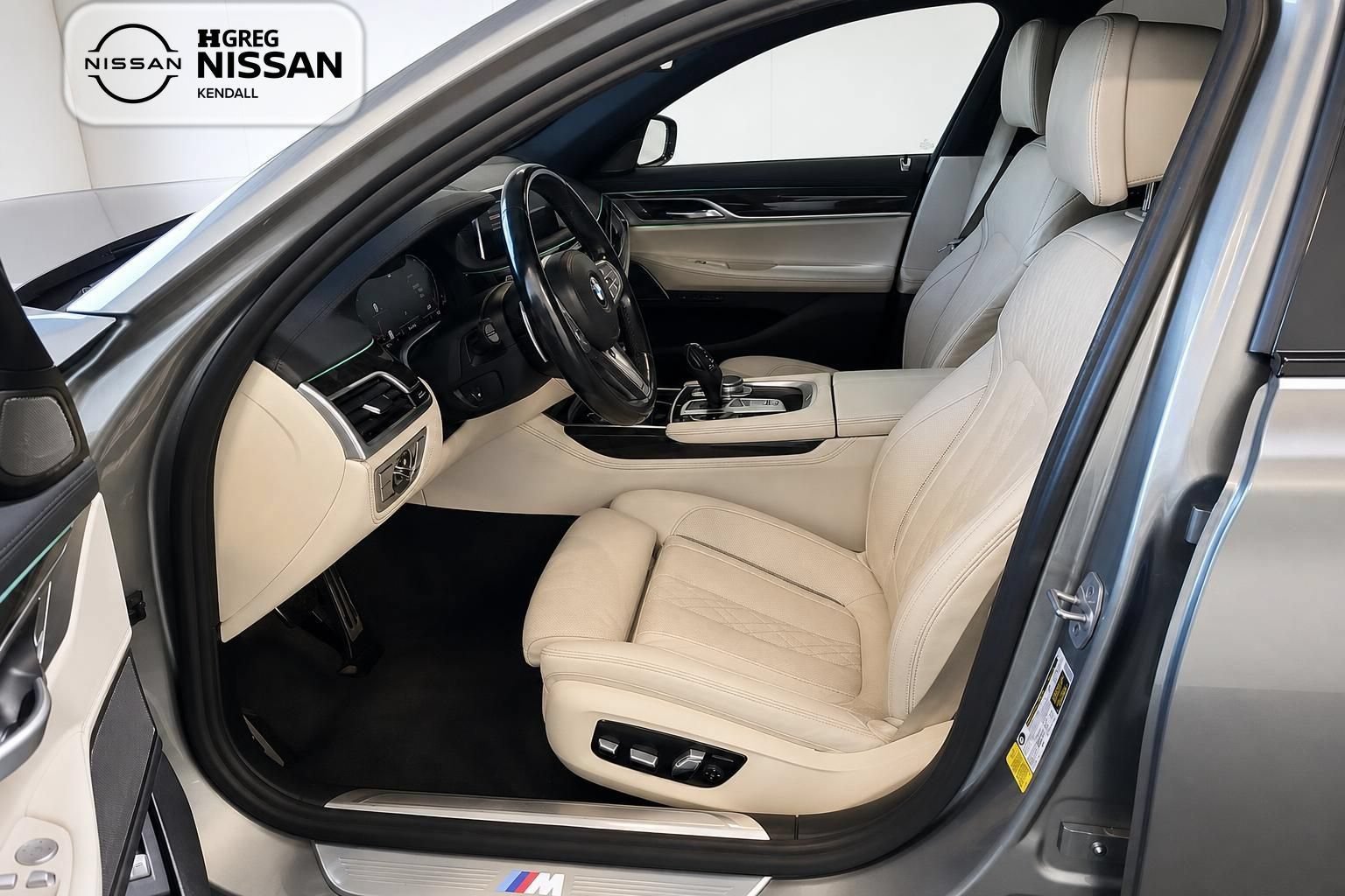 Used 2021 BMW 740i w/ M Sport Package RWD image 7