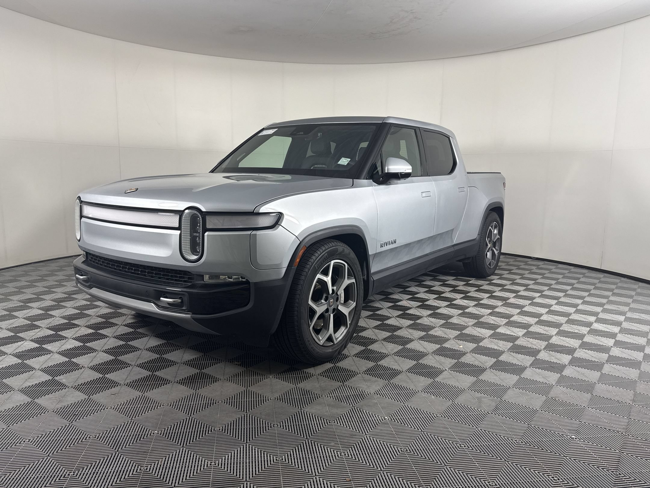 Used 2023 Rivian R1T Adventure AWD/4WD video 1
