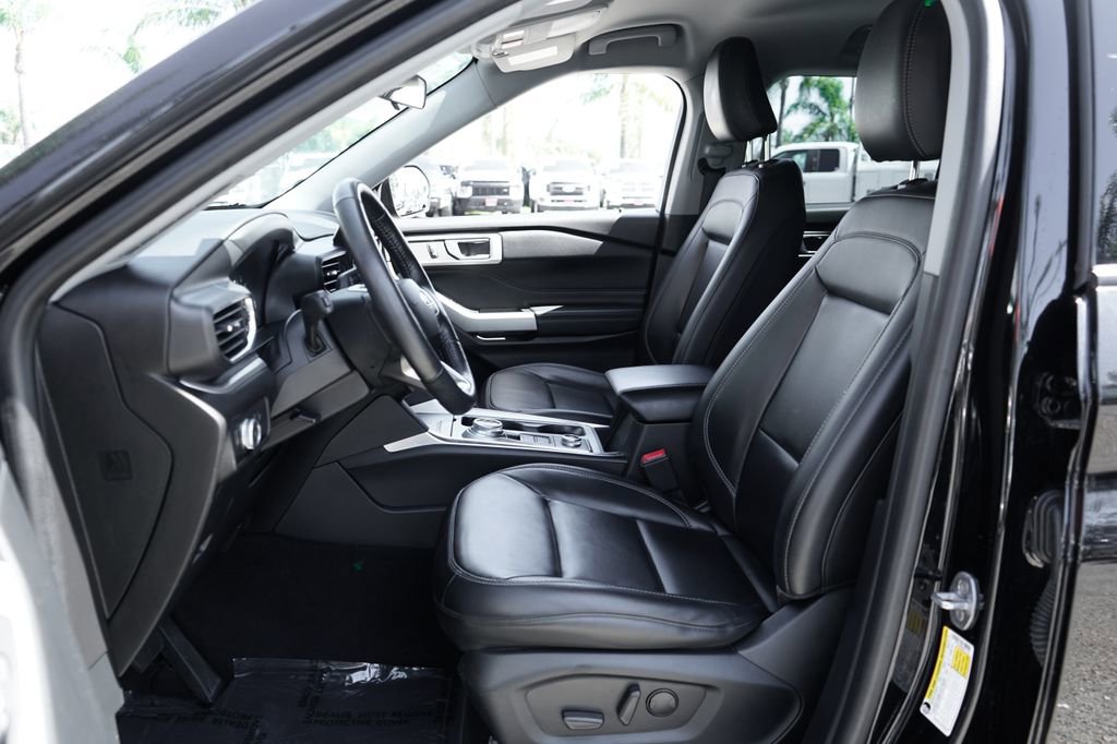 Used 2022 Ford Explorer XLT w/ Equipment Group 202A image 18