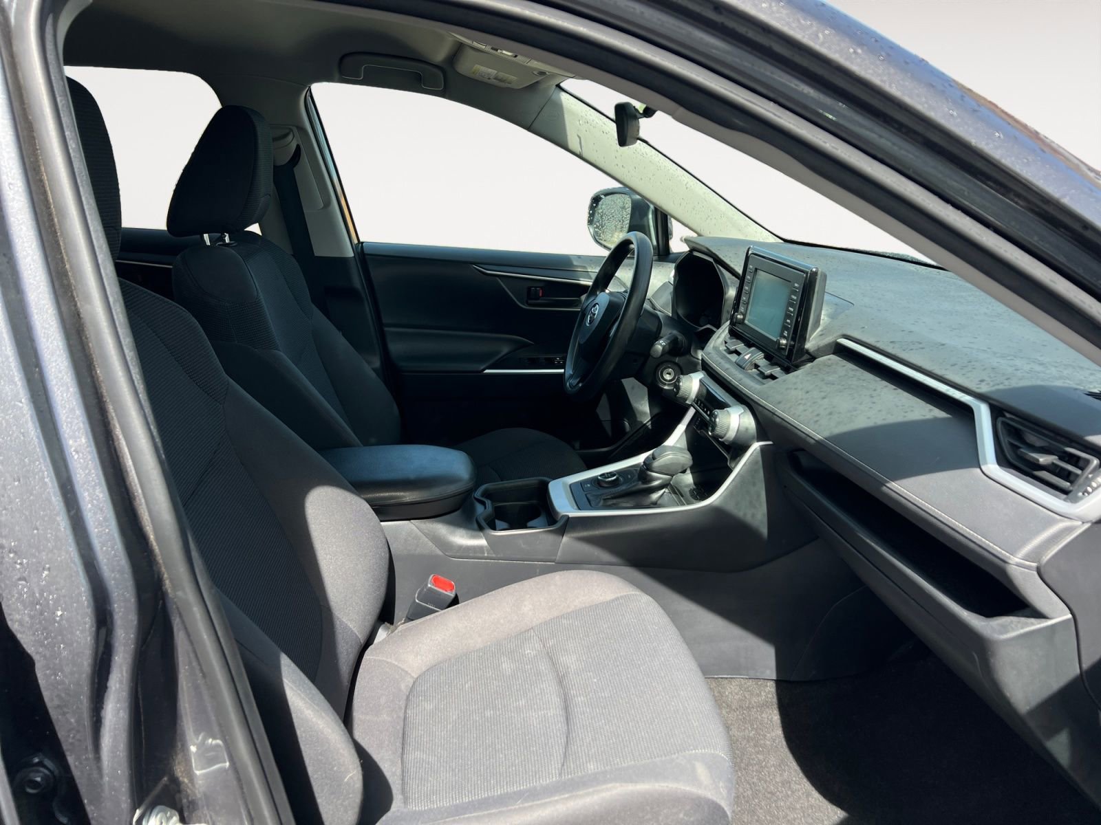 Used 2019 Toyota RAV4 LE w/ Carpet Mat Package image 15