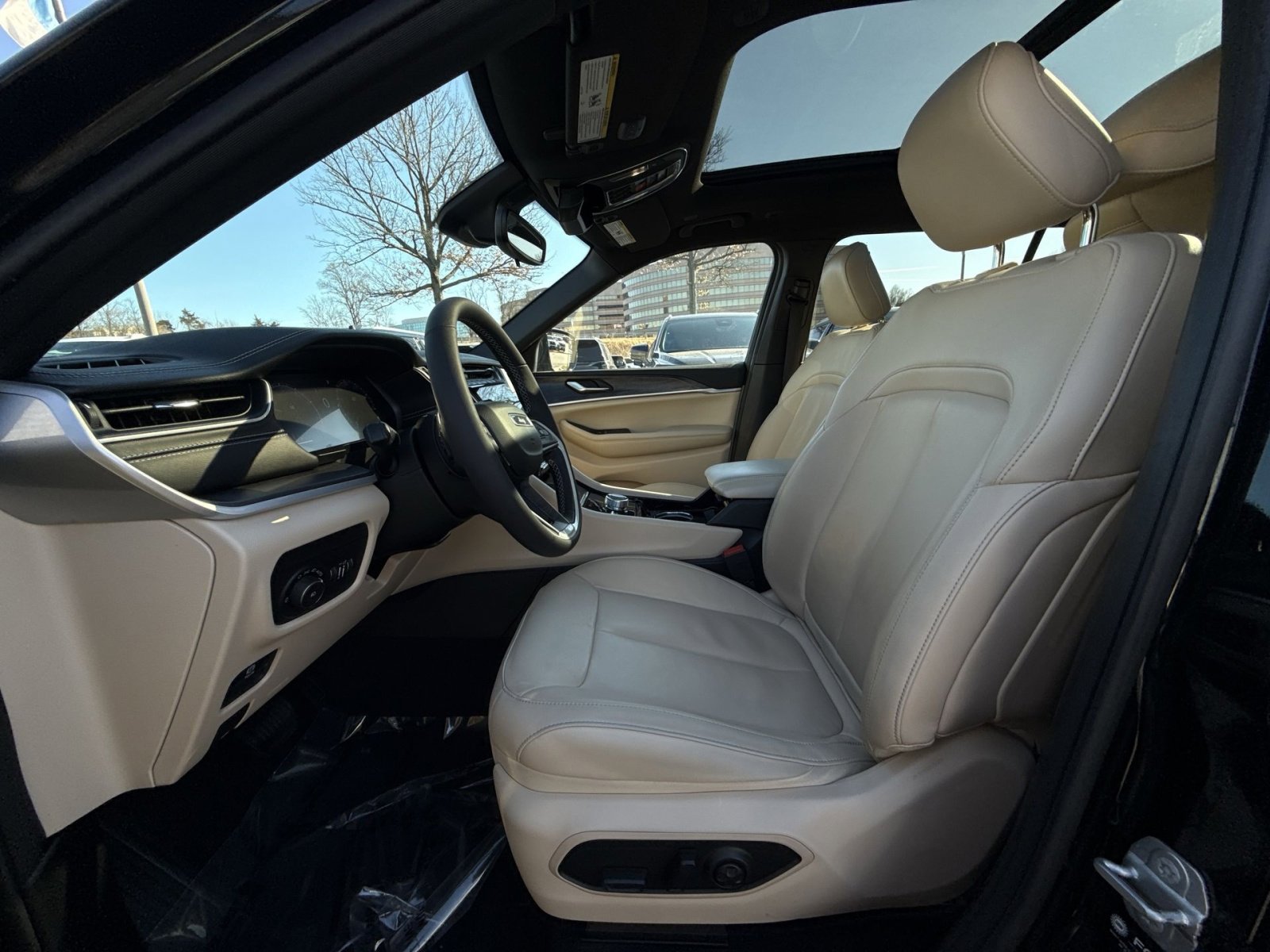 Used 2023 Jeep Grand Cherokee L Limited image 13