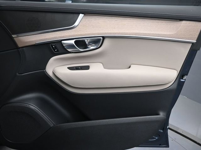 Used 2025 Volvo XC90 B5 Plus w/ Protection Package image 31