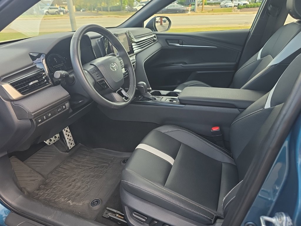 Certified 2025 Toyota Camry SE FWD image 8