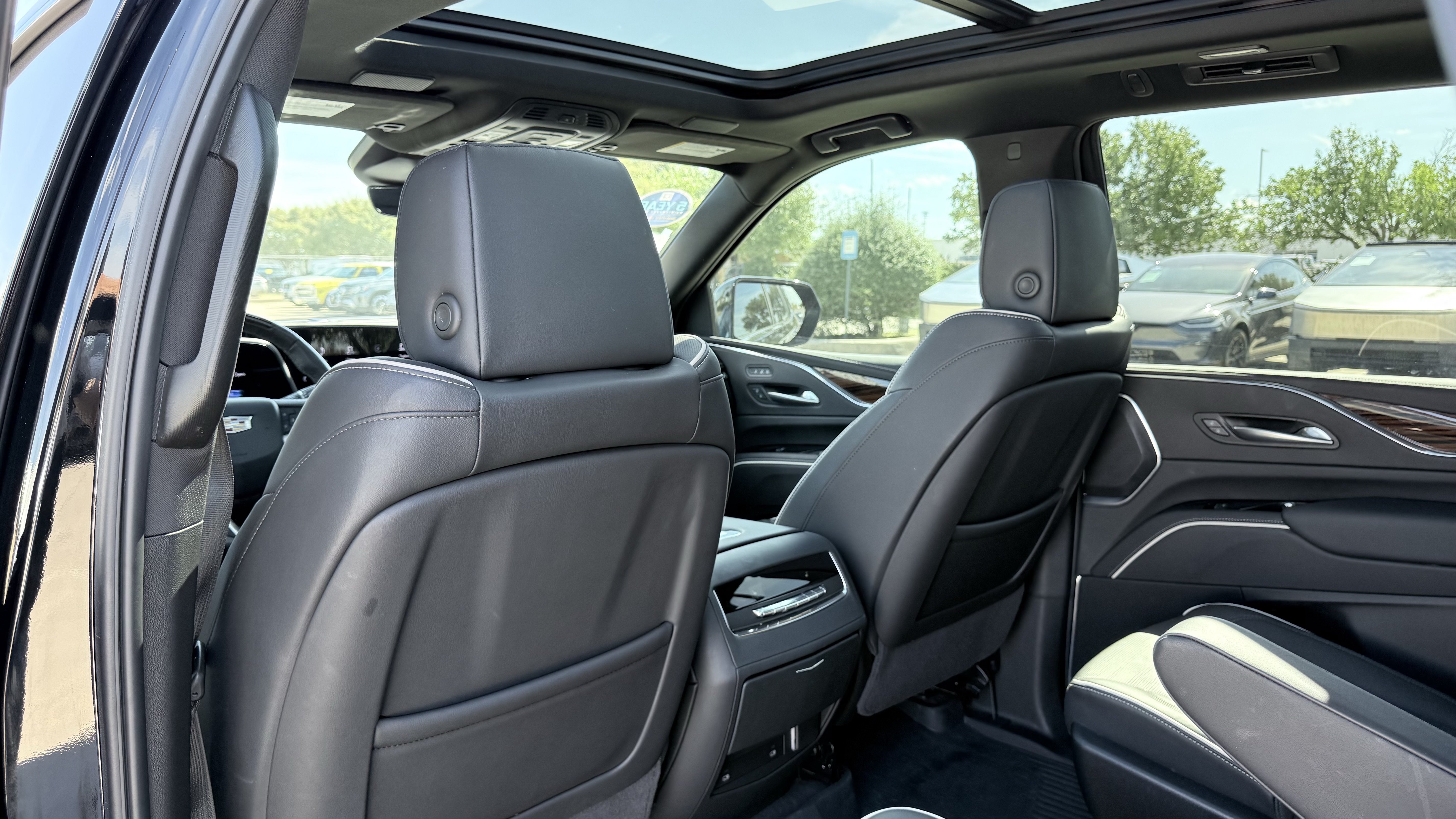 Used 2024 Cadillac Escalade Premium Luxury w/ Performance Package AWD/4WD image 46