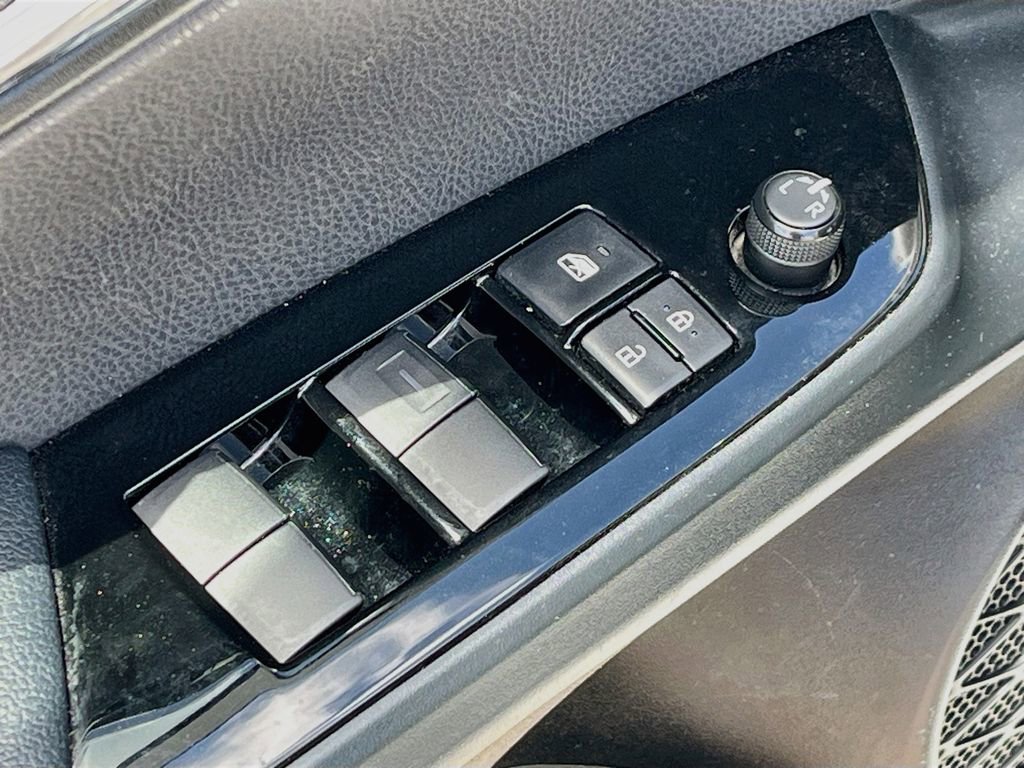 Used 2022 Toyota Prius Limited FWD image 18