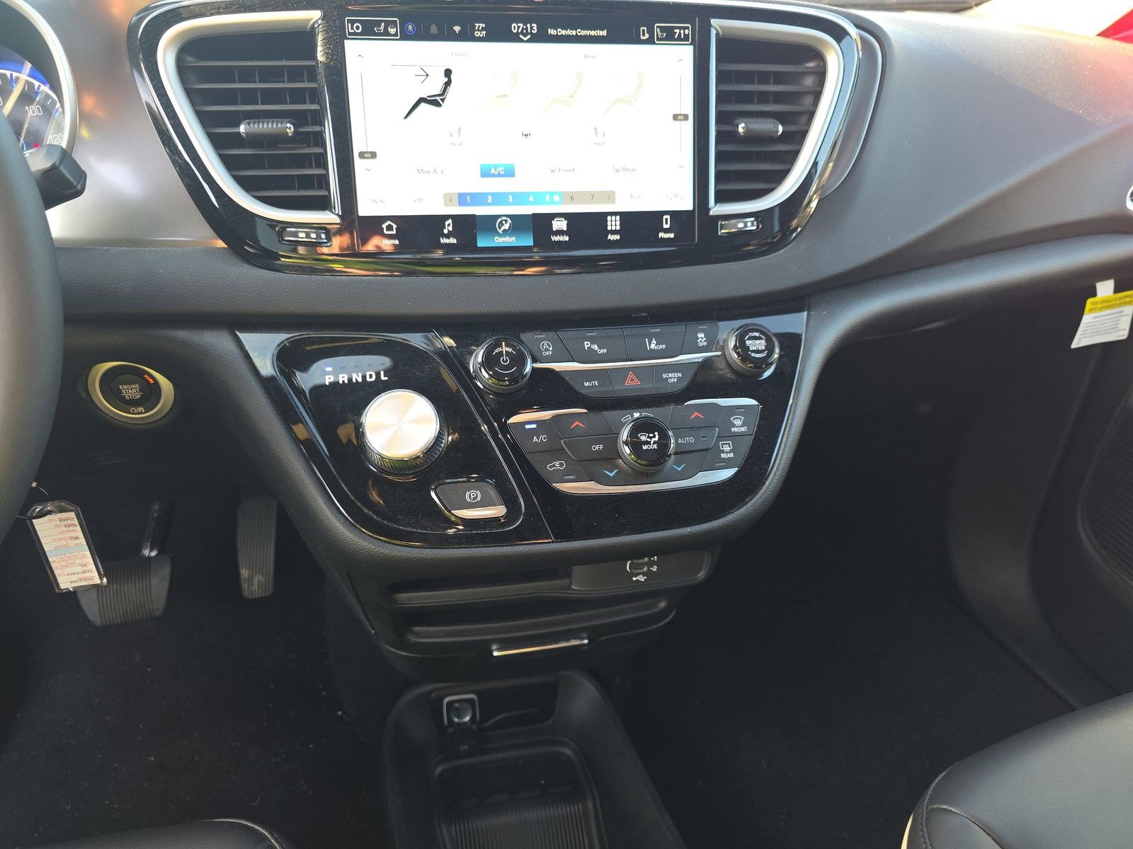 Used 2026 Chrysler Pacifica Select image 16