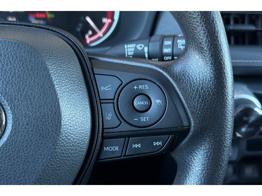 Used 2024 Toyota RAV4 XLE FWD image 27