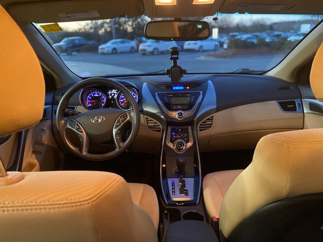 Used 2013 Hyundai Elantra GLS w/ Preferred Pkg image 12