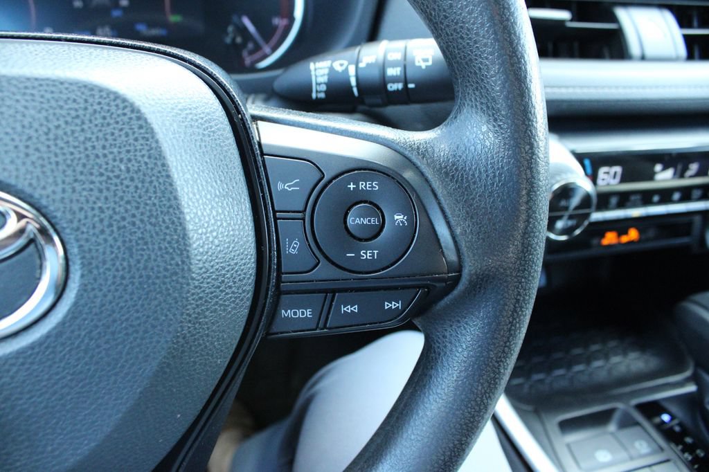 Used 2023 Toyota RAV4 XLE AWD/4WD image 29