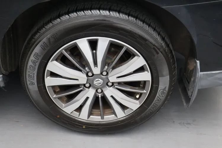 Used 2017 Nissan Pathfinder SV AWD/4WD image 39
