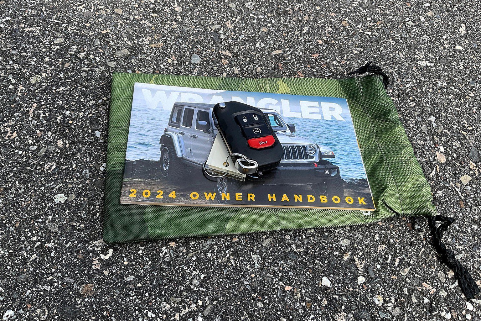 Used 2024 Jeep Wrangler Sahara image 10