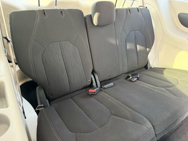 Used 2018 Chrysler Pacifica Touring Plus w/ Tire & Wheel Group FWD image 12