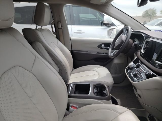 Used 2020 Chrysler Pacifica Touring-L Plus image 15
