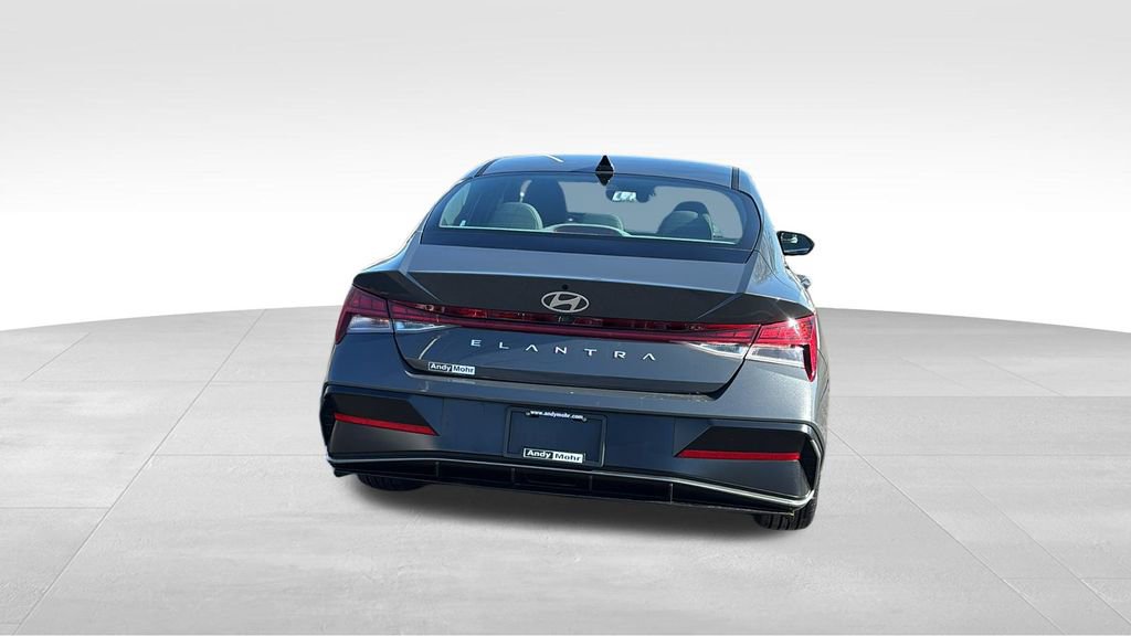 Used 2025 Hyundai Elantra SEL image 6