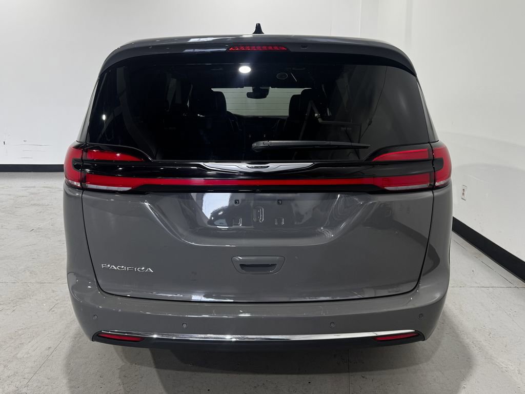 Used 2025 Chrysler Pacifica Select FWD image 26
