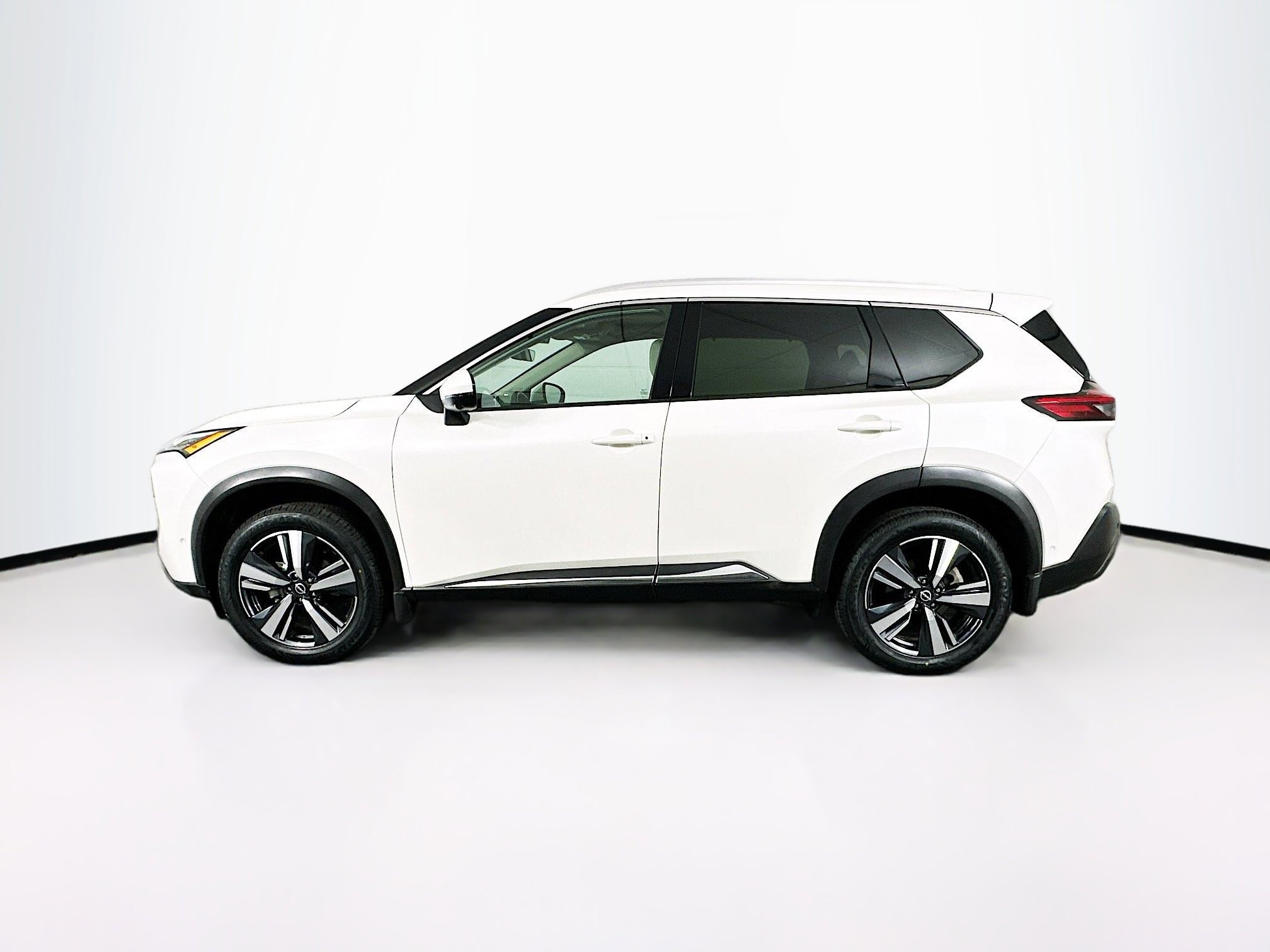 Used 2023 Nissan Rogue SL w/ SL Premium Package image 4