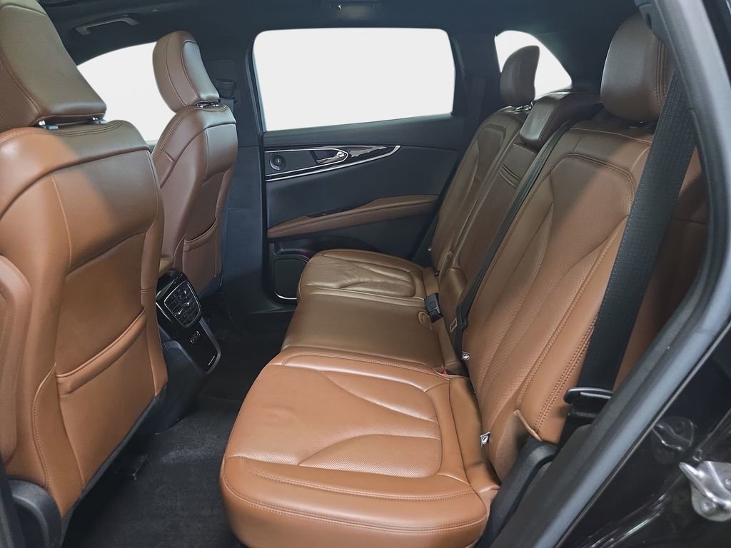 Used 2021 Lincoln Nautilus Reserve w/ Monochromatic Package image 14