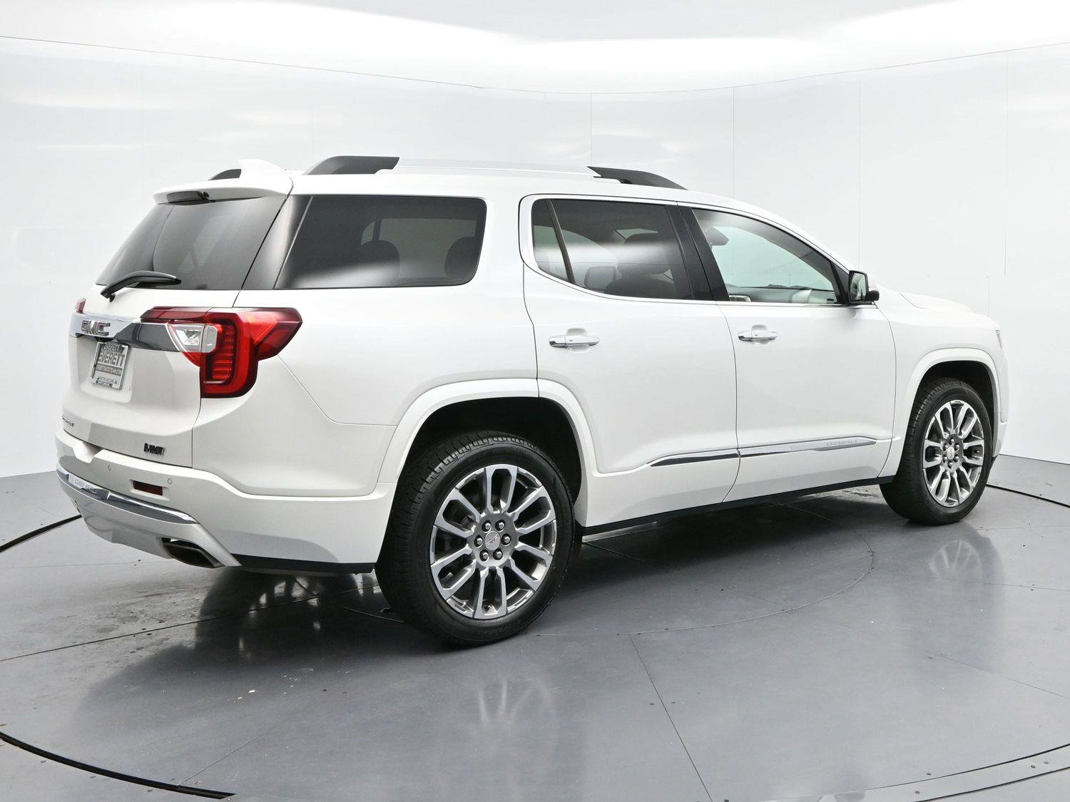 Used 2023 GMC Acadia Denali w/ Denali Ultimate Package FWD image 7