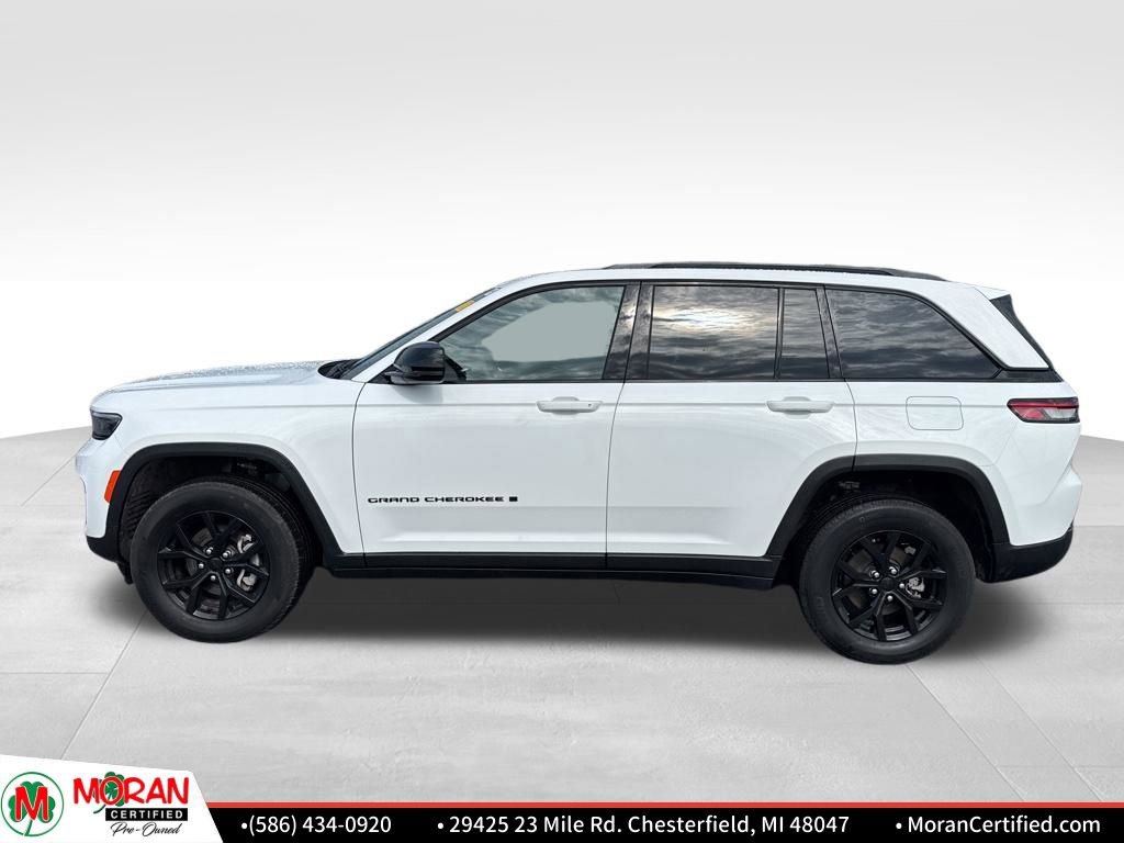 Used 2024 Jeep Grand Cherokee Altitude image 2