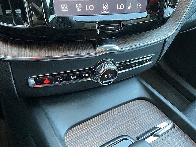 Certified 2024 Volvo XC60 B5 Plus w/ Protection Package Premier AWD/4WD image 25