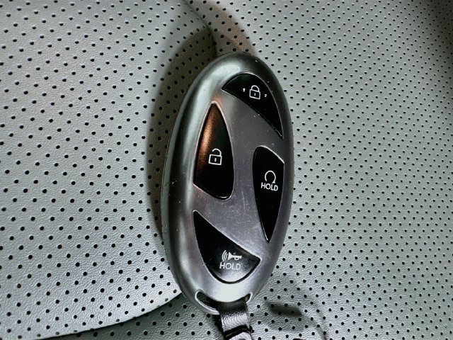 Used 2025 Hyundai Elantra Limited FWD image 18