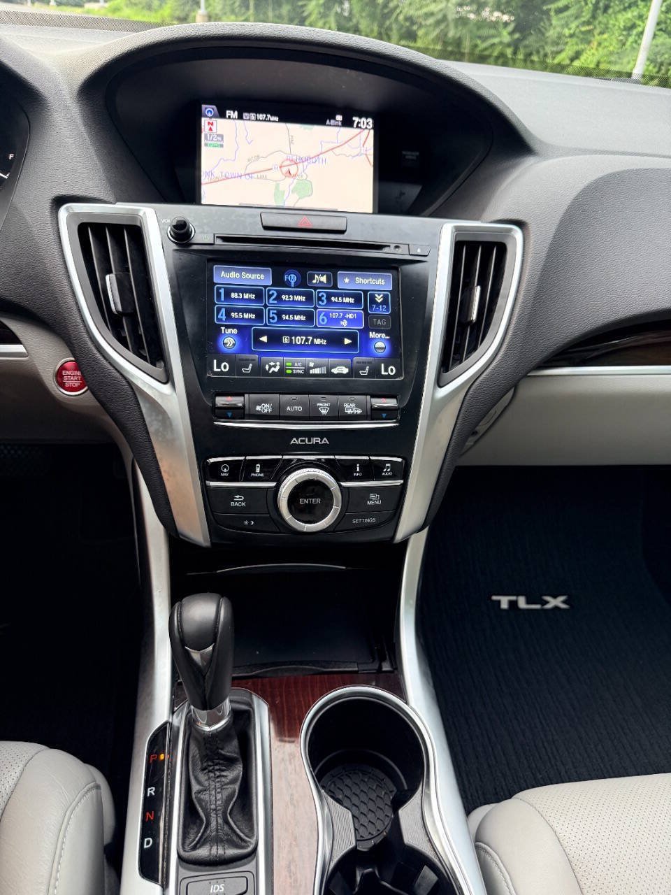 Used 2015 Acura TLX w/ Technology Package FWD image 4