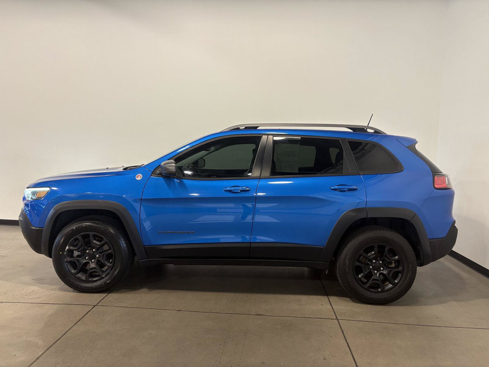 Used 2021 Jeep Cherokee Trailhawk w/ Sun, Sound & Nav Group AWD/4WD image 6