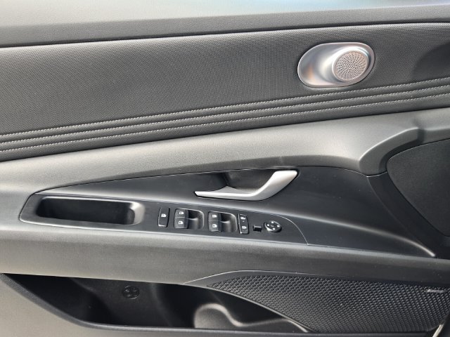 Used 2024 Hyundai Elantra Limited FWD image 25