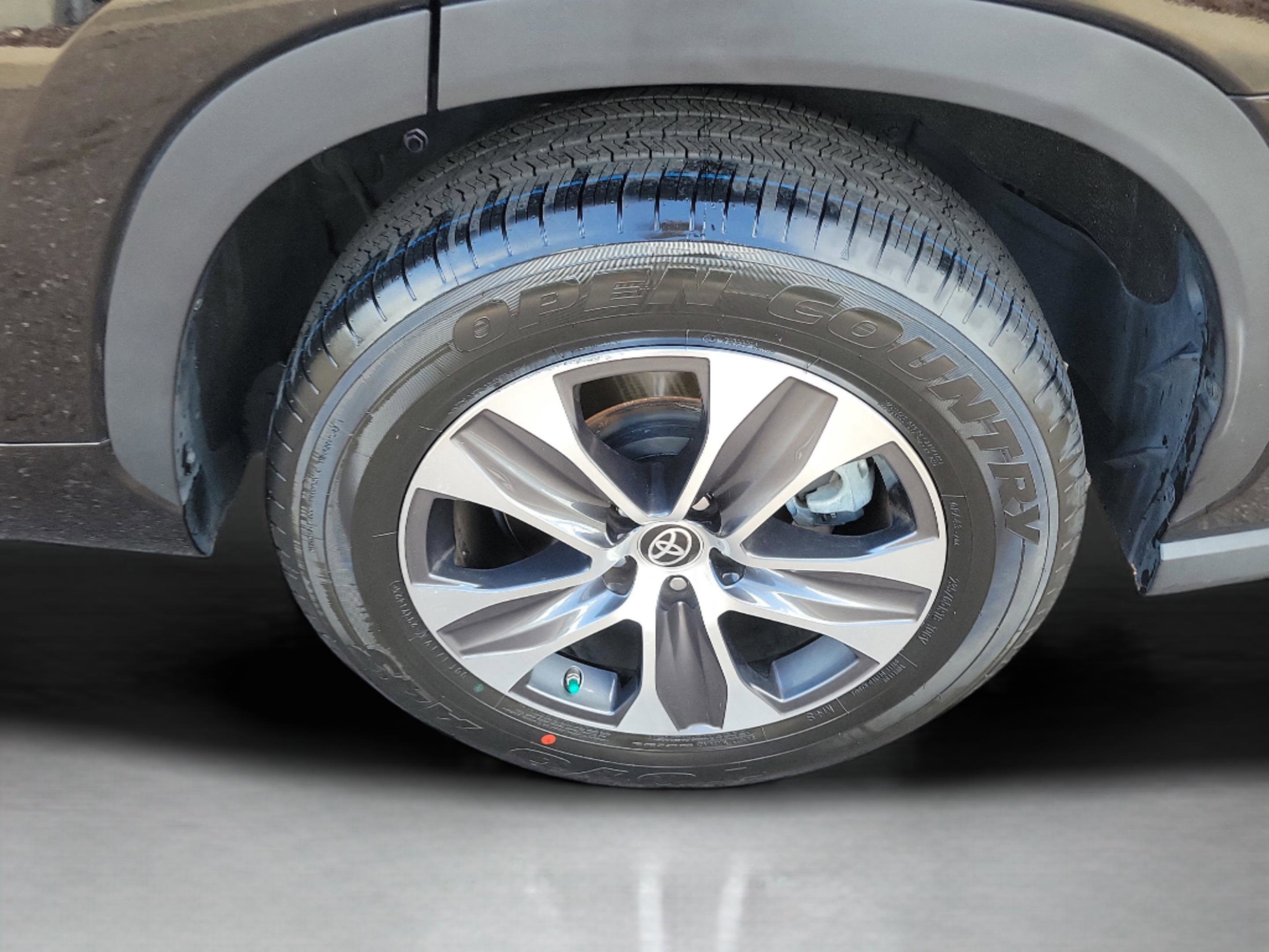 Used 2023 Toyota Highlander XLE image 31