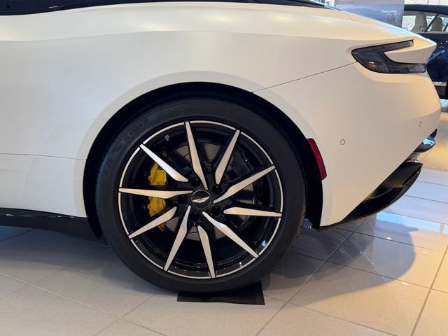 Used 2023 Aston Martin DB11 Coupe RWD image 12