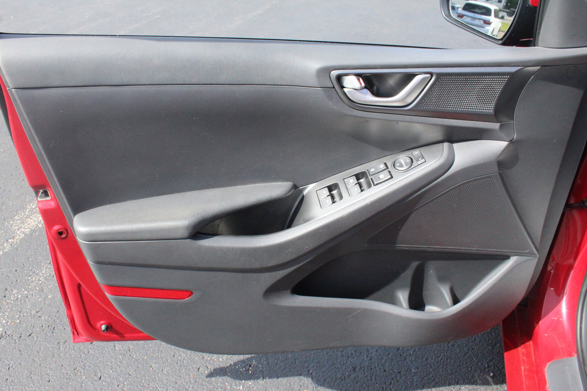 Used 2022 Hyundai Ioniq SE FWD image 11