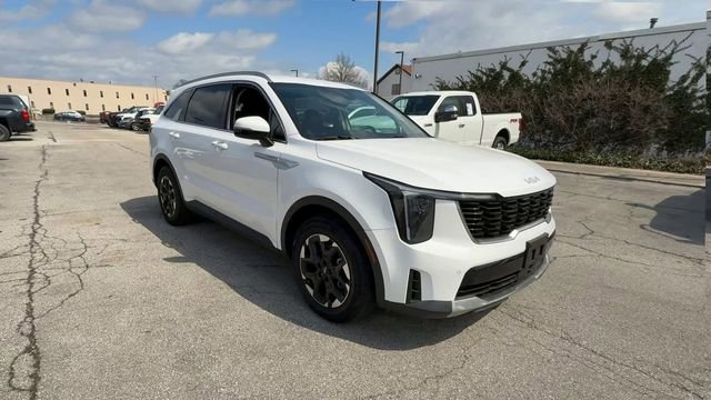 Used 2024 Kia Sorento S image 2