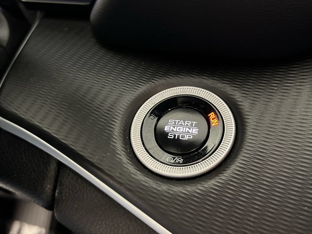 Used 2025 Jeep Grand Cherokee Altitude AWD/4WD image 32