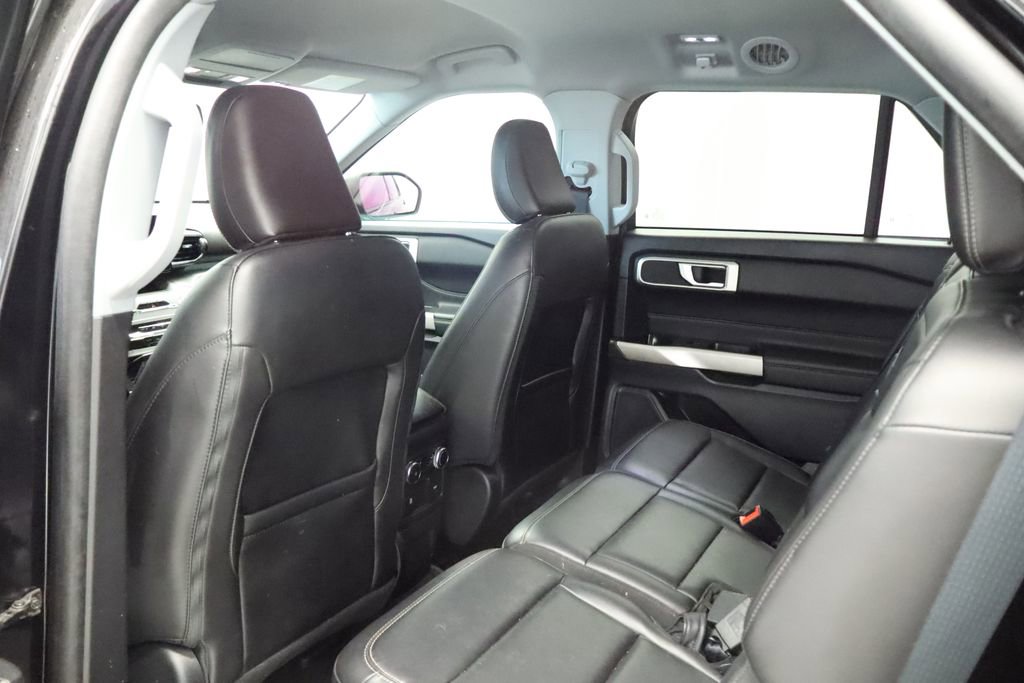 Used 2023 Ford Explorer XLT w/ Equipment Group 202A AWD/4WD image 26