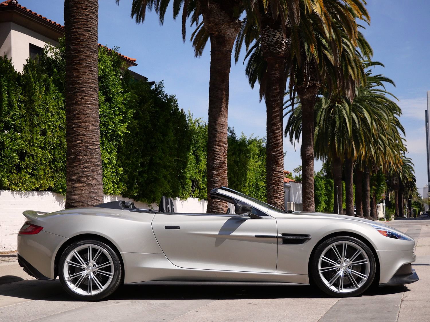 Used 2014 Aston Martin Vanquish Volante RWD image 20