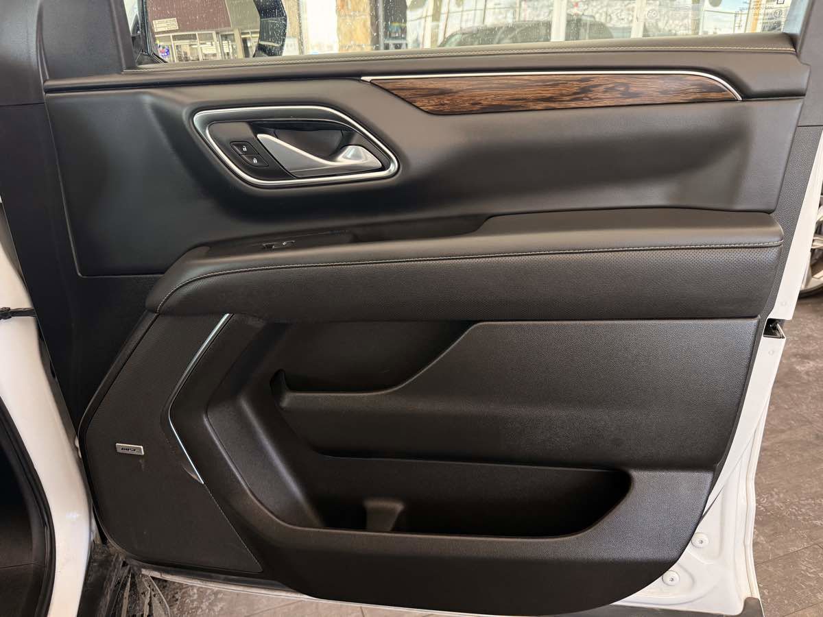 Used 2023 Chevrolet Suburban Premier image 36