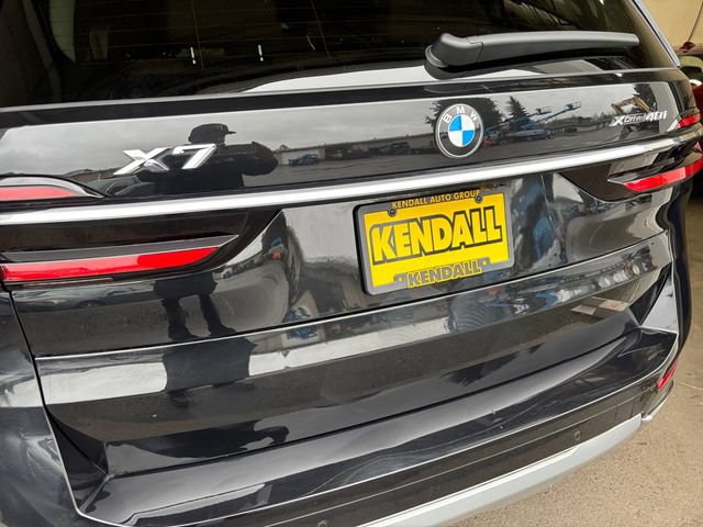 Used 2023 BMW X7 xDrive40i w/ Parking Assistance Package AWD/4WD image 19