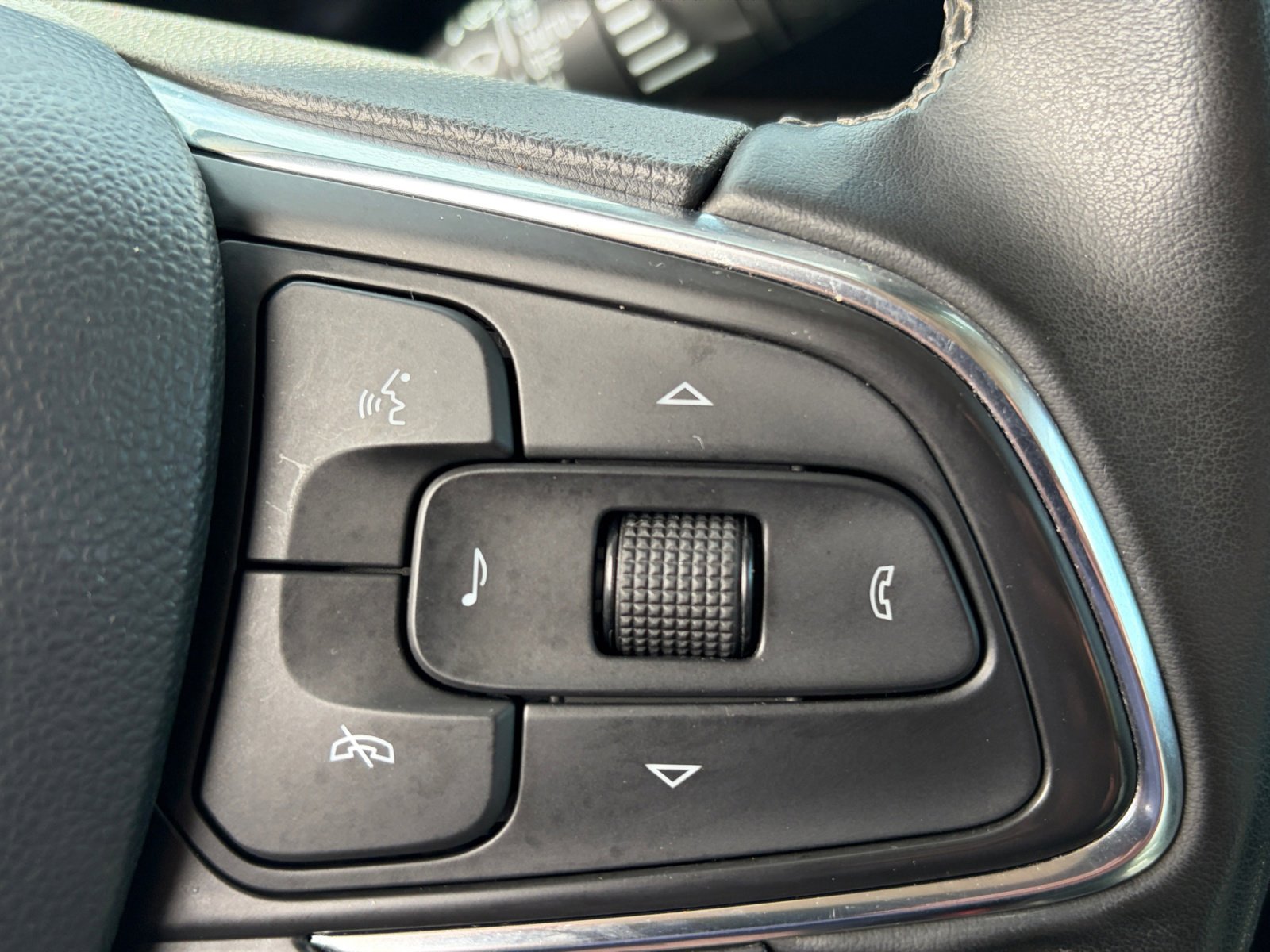 Used 2024 Buick Encore GX Avenir w/ Avenir Technology Package image 27