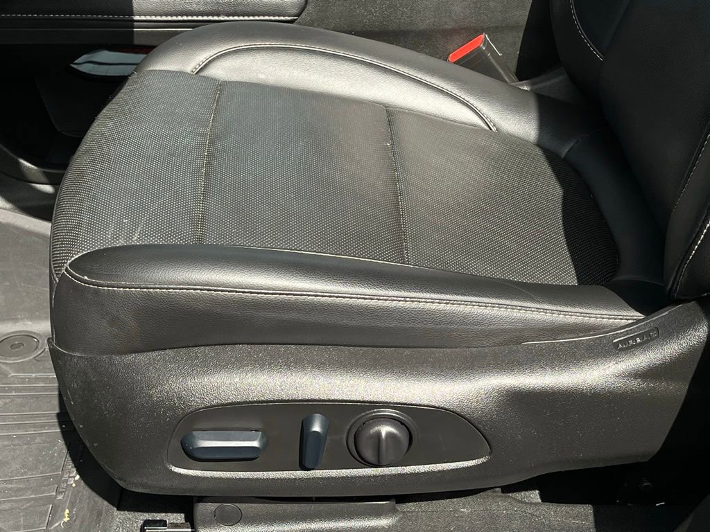 Used 2023 GMC Acadia SLT w/ Preferred Package image 29