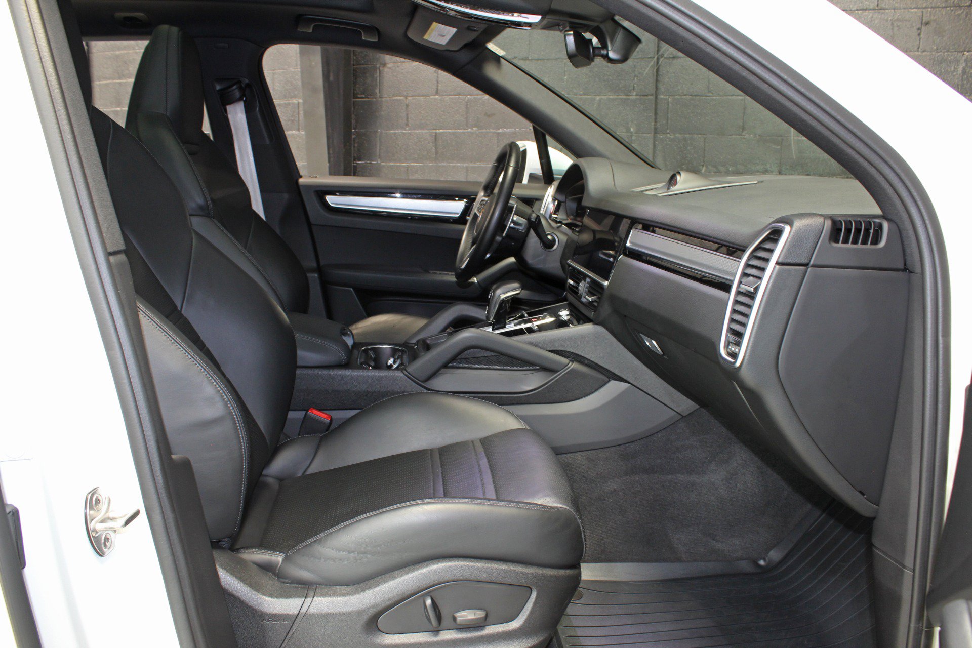 Used 2022 Porsche Cayenne Platinum Edition AWD/4WD image 51