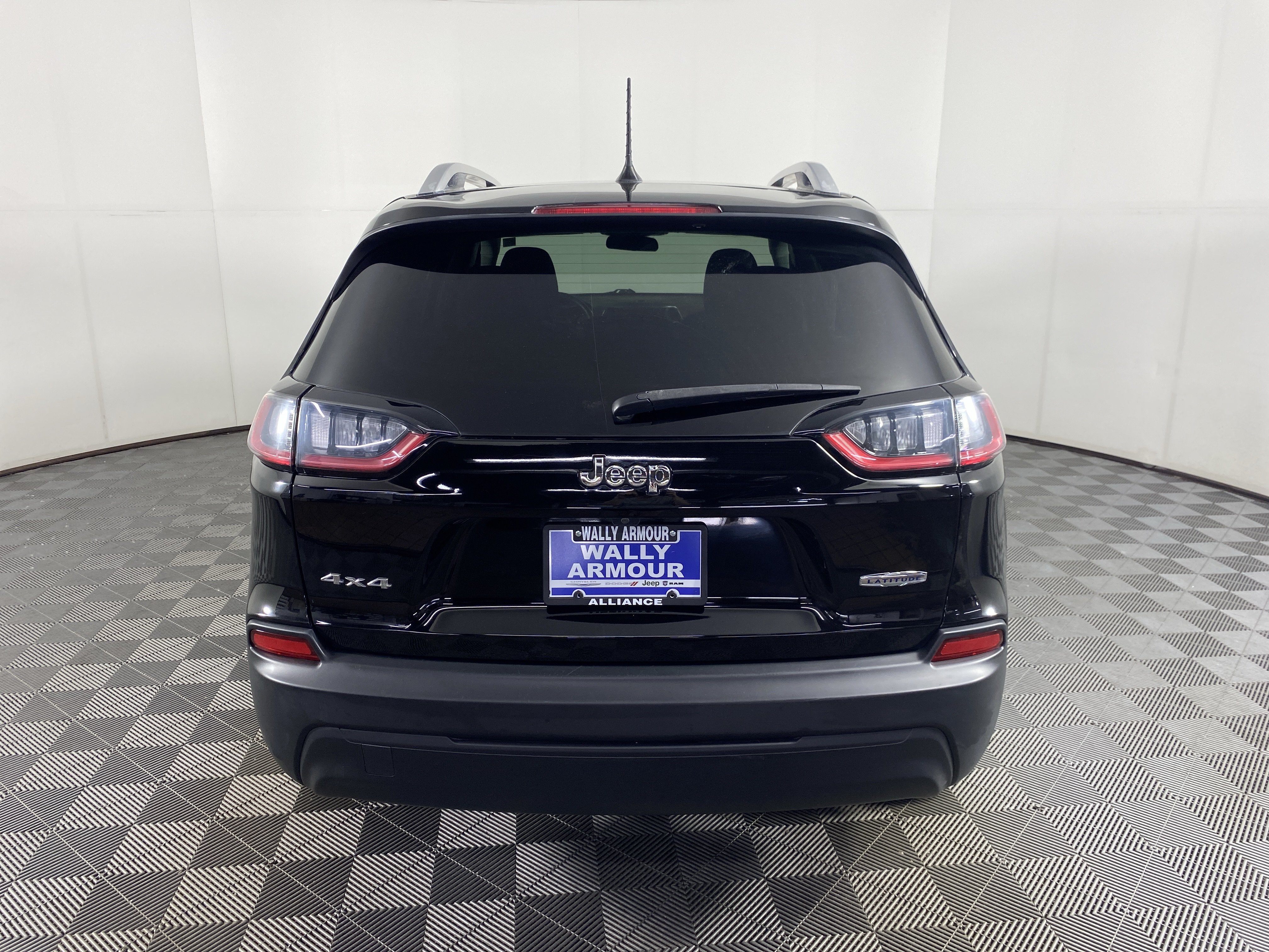 Used 2019 Jeep Cherokee Latitude w/ Popular Appearance Group AWD/4WD image 7