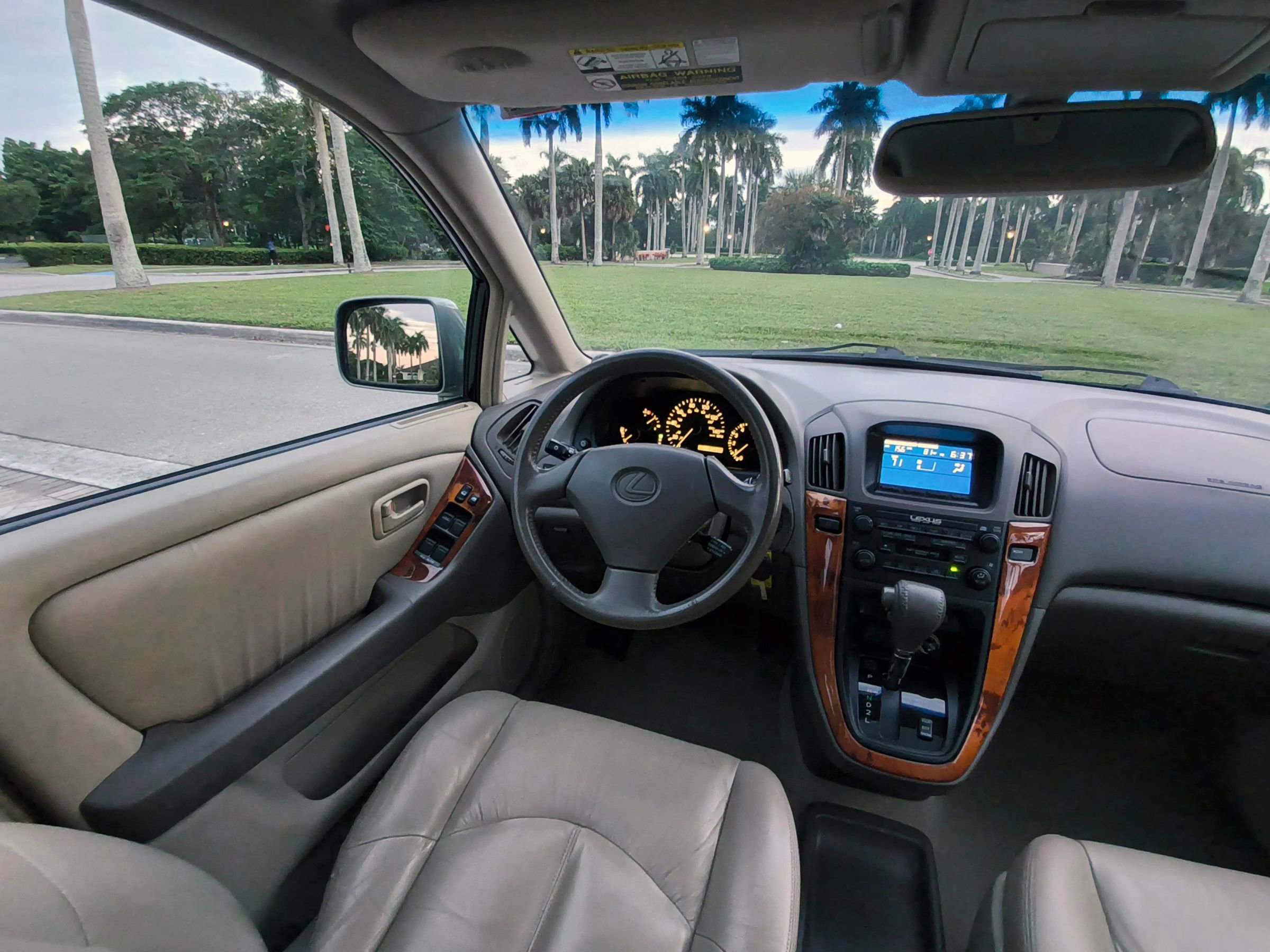 Used 2000 Lexus RX 300 4WD w/ Premium Pkg image 19