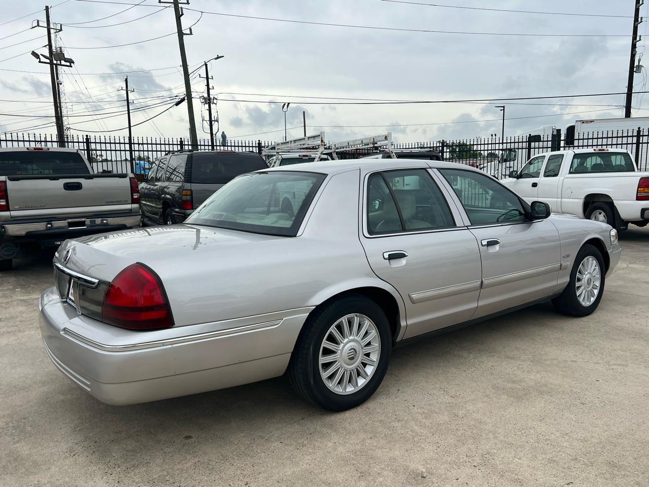 Used 2009 Mercury Grand Marquis LS RWD image 7
