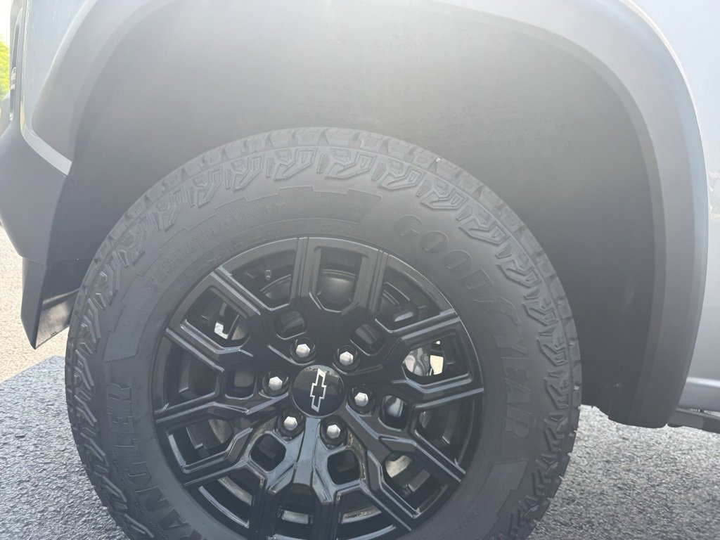 Used 2025 Chevrolet Colorado Trail Boss image 11