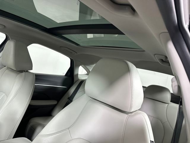 Used 2023 Hyundai Sonata Limited w/ Preferred Accessory Package image 12