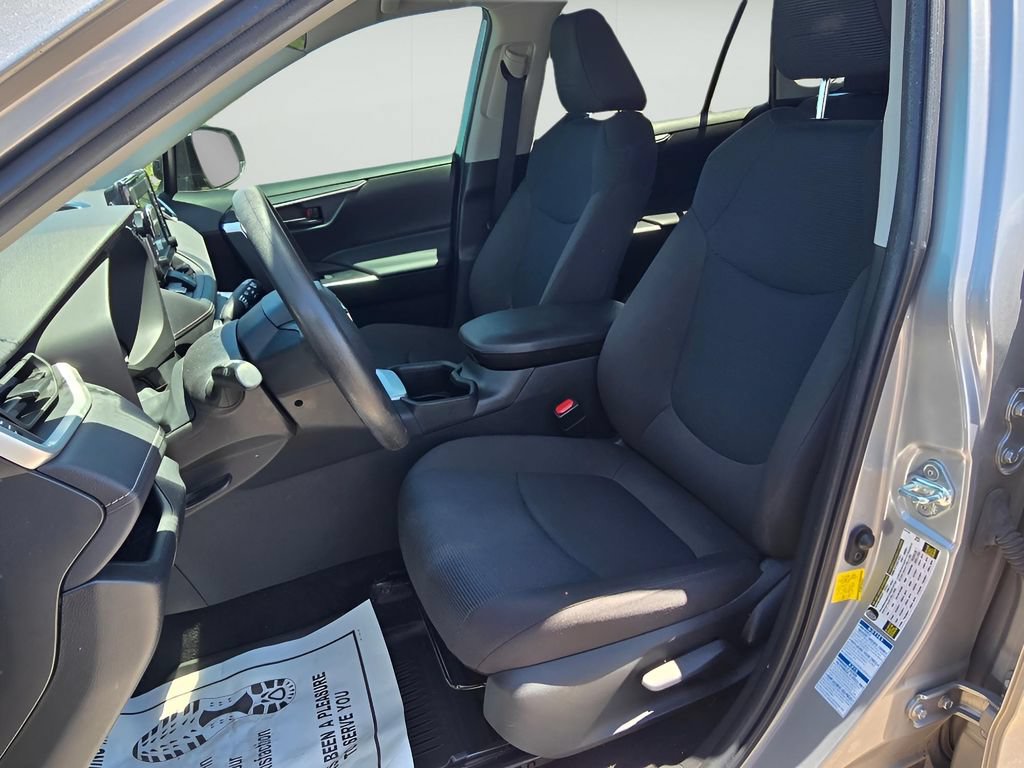 Used 2022 Toyota RAV4 LE AWD/4WD image 27