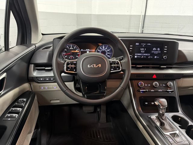 Used 2024 Kia Carnival LX FWD image 18