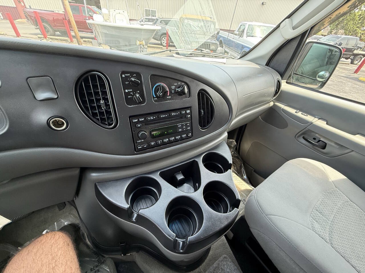 Used 2006 Ford E-350 and Econoline 350 XL RWD image 11