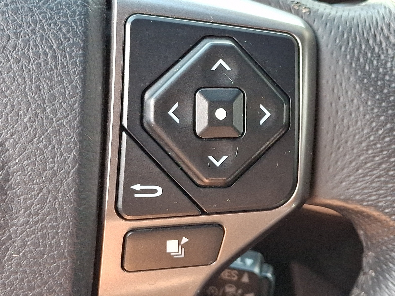 Used 2018 Toyota Tacoma Limited AWD/4WD image 25