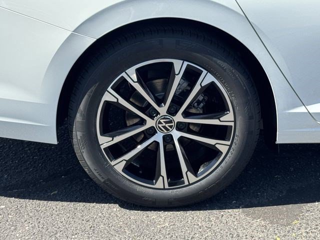 Used 2025 Volkswagen Jetta Sport image 5